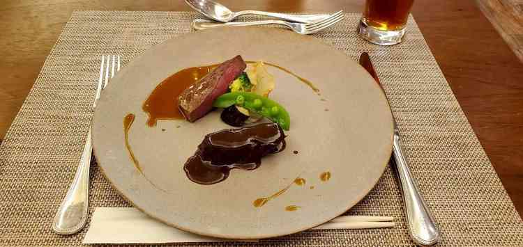 試食のコースのメイン料理。お肉が柔らかくてとても美味しく、あっさりと食べれました。