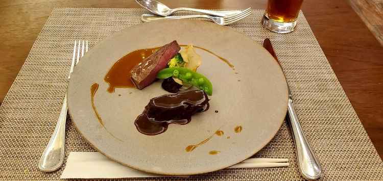 試食のコースのメイン料理。お肉が柔らかくてとても美味しく、あっさりと食べれました。