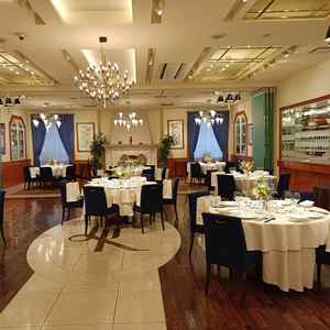 披露宴会場は落ち着いた雰囲気で、海外にいるような気持になりました。