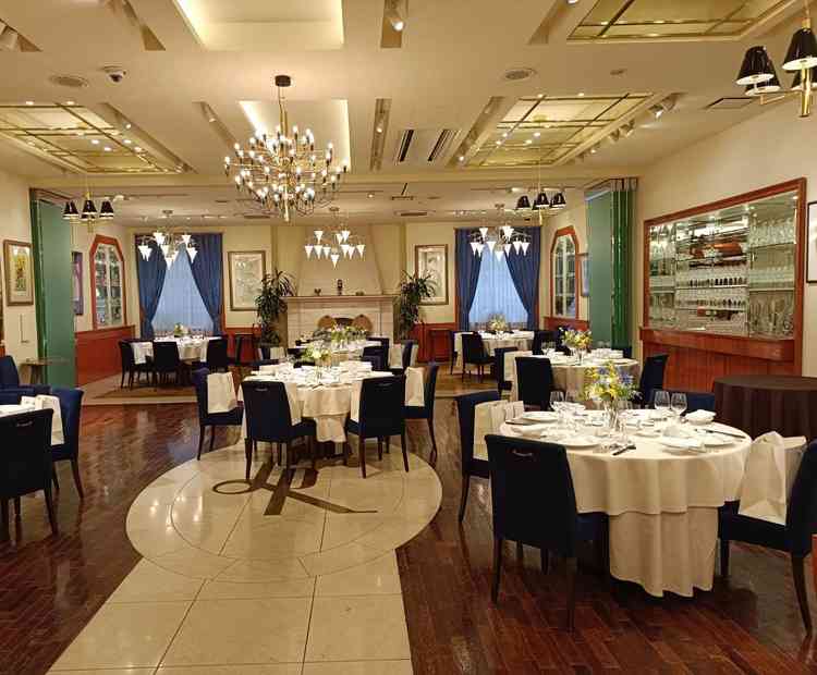 披露宴会場は落ち着いた雰囲気で、海外にいるような気持になりました。