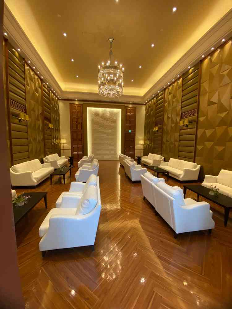 高級感のあるラウンジ。会食場にも利用することができる多様性のある部屋。