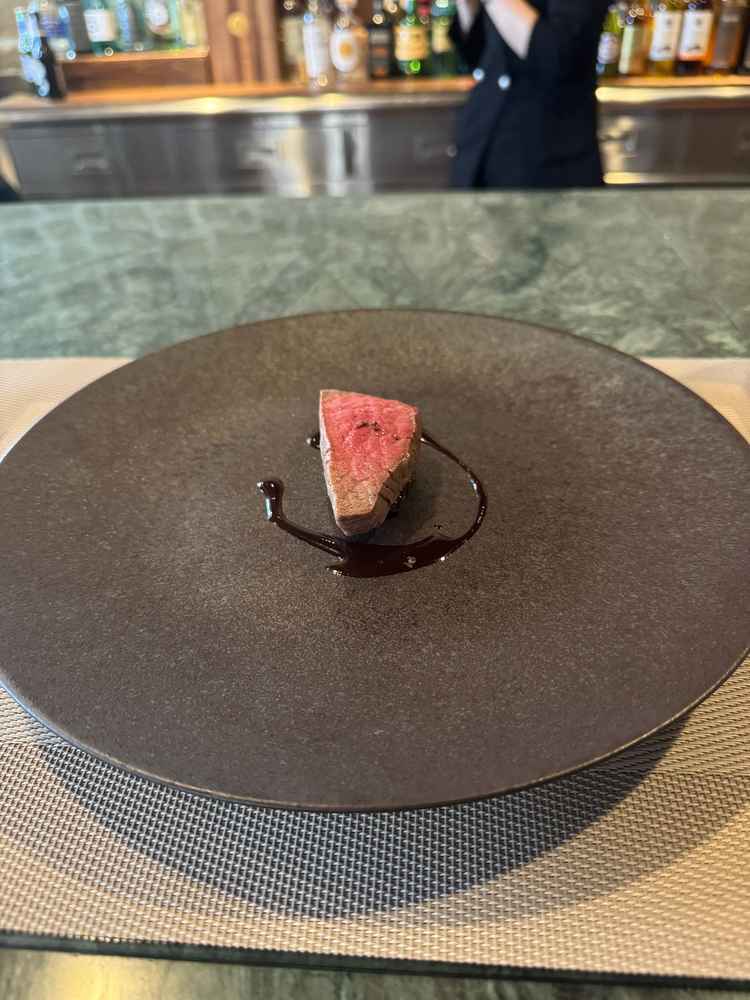 重たくなく絶品のお肉料理でした。お子さま用にプレート、もしくはハーフコースもあるようです。