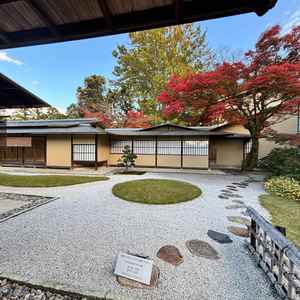 挙式場のすぐ横に和装が大変よく合いそうな所へ案内してもらいました