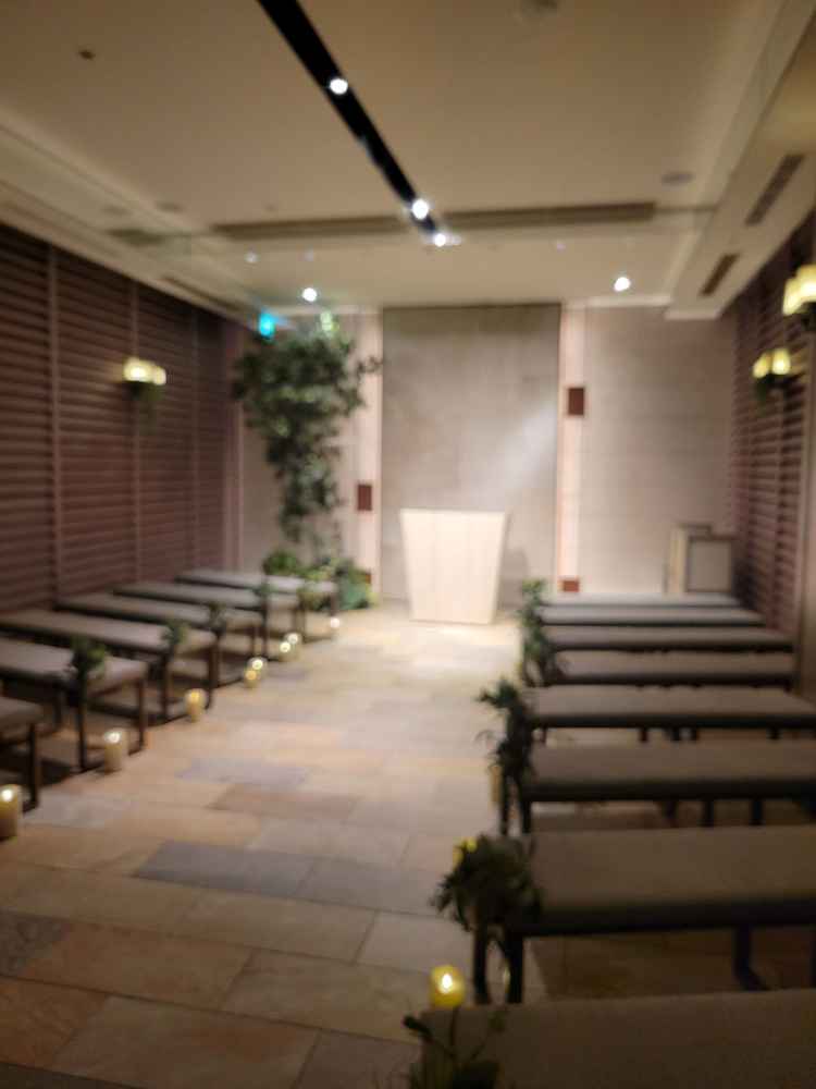 室内チャペル。照明によってもかなり雰囲気が変わる