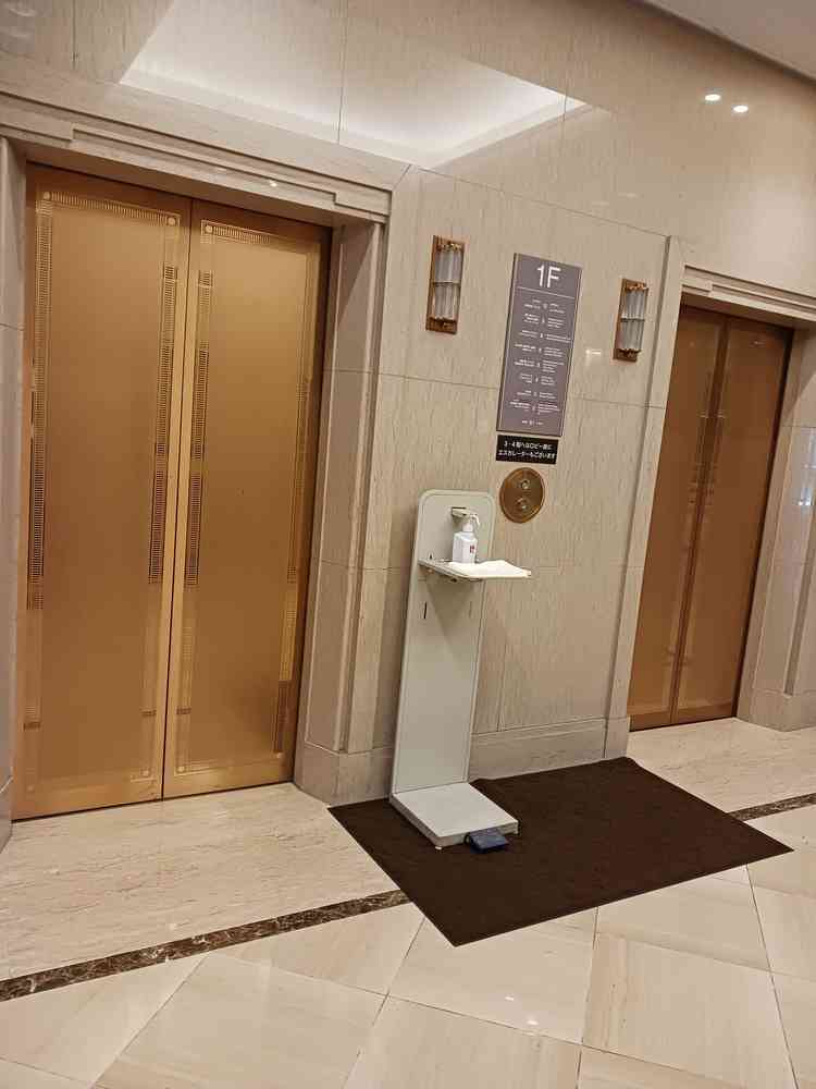 ホテル内バリアフリーです。エレベーターもたくさんあります。