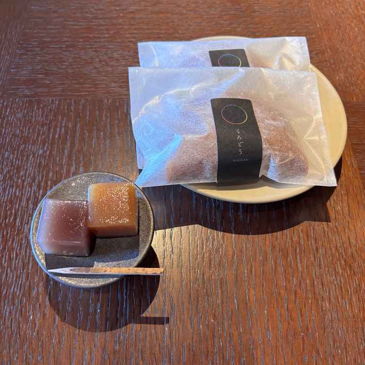 引菓子となるどら焼き。上品な甘さで老若男女に好まれるものだと思いました。