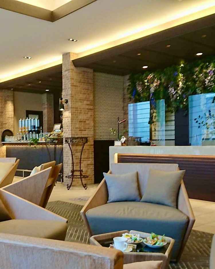 エントランス。受付をしたあと休憩したり飲み物を飲みながらゆっくり雑談できるのは他にはないと思う。