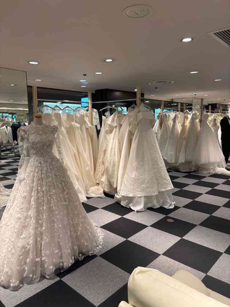 衣装部屋にはたくさんのブランドの衣装があり、さまざまなブランドから選べる点がとても魅力に感じました。