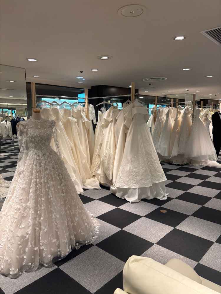 衣装部屋にはたくさんのブランドの衣装があり、さまざまなブランドから選べる点がとても魅力に感じました。