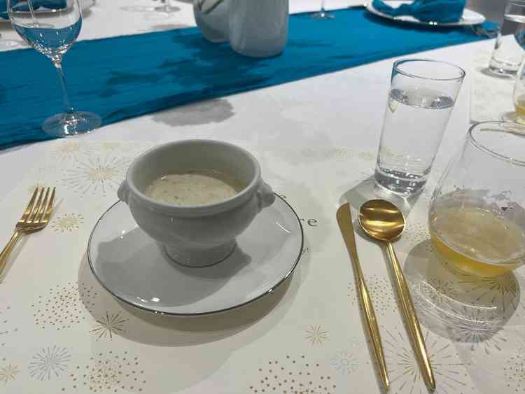コース料理の試食。メインだけでなくスープもいただくことができ、美味しかったです