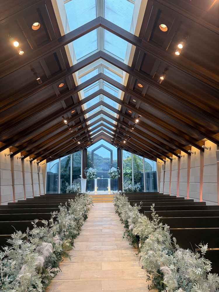 チャペルは滝が流れてして神秘的だった