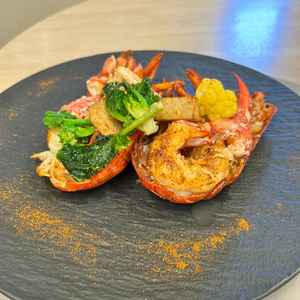 カナダ産のオマール海老を贅沢に振舞っていただきました。