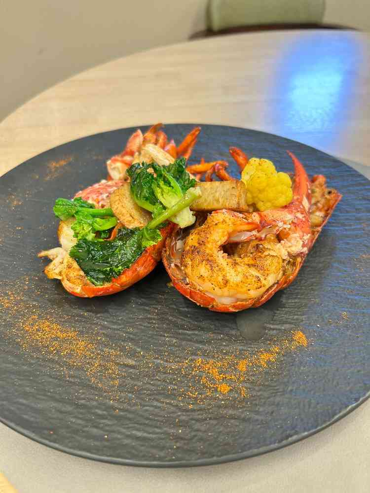 カナダ産のオマール海老を贅沢に振舞っていただきました。