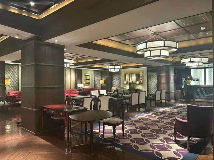 待合室も和洋折衷のイメージ。