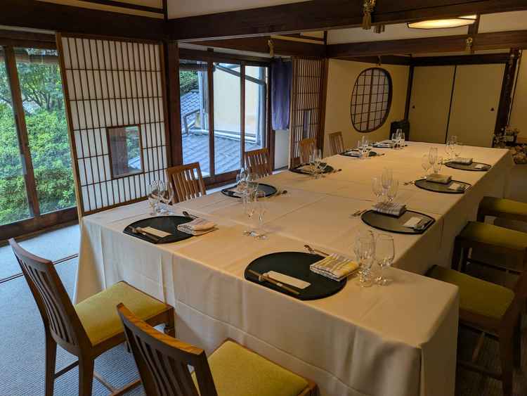 2つ目の披露宴会場です。緊張感が抑えられる雰囲気でした。