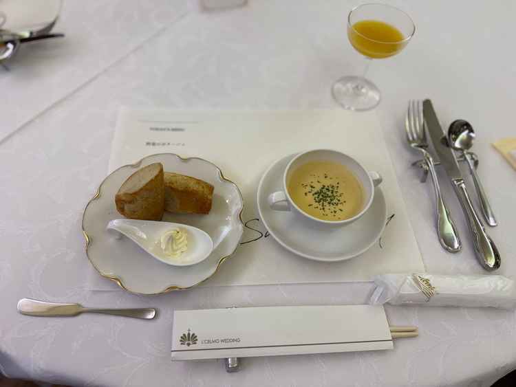 料理の配置や出るスピード説明等もしっかりされていて良かった。みんなもフレンドリー緊張せず見学できた。