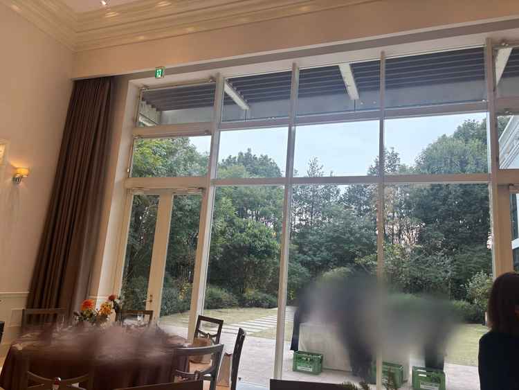 披露宴会場からガーデンを見た様子