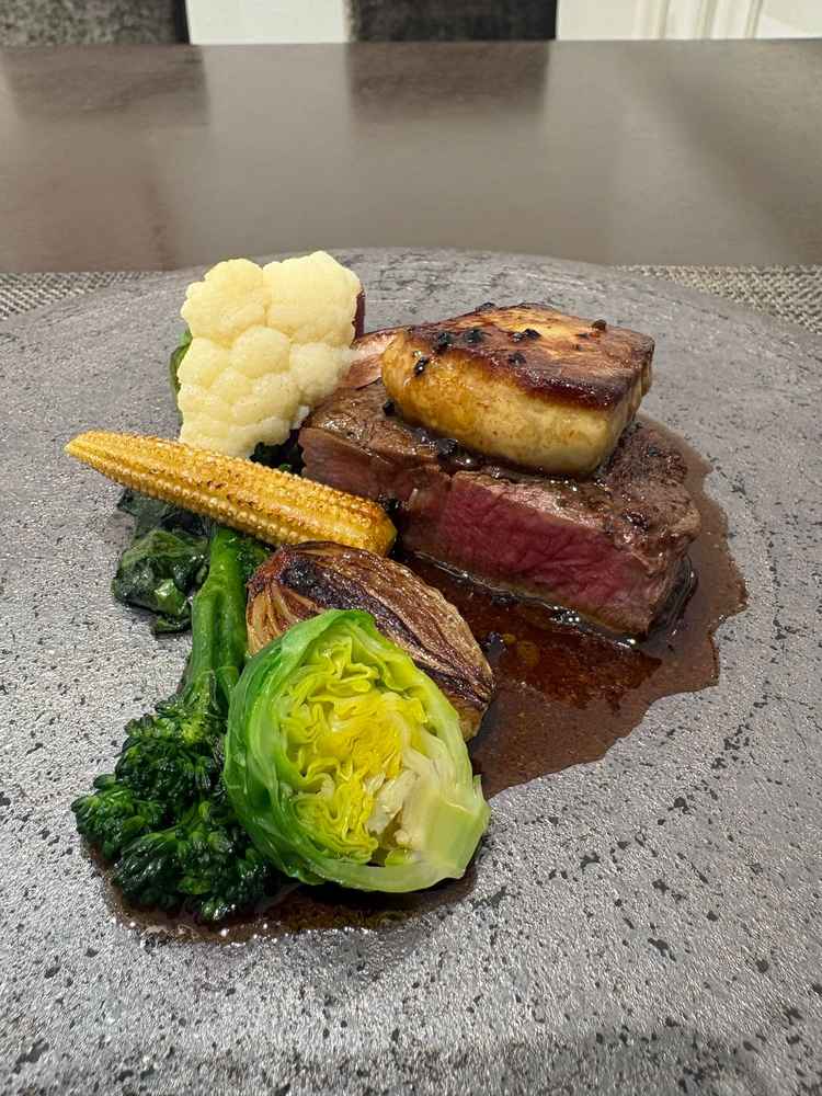 フォアグラと牛肉のハーモニーが美味、ゲストにぜひ食べて欲しいと感じました。