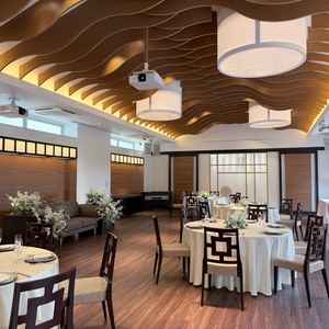 参加者の多くが親族や年配者であっても、落ち着いて開催できる披露宴会場でした。