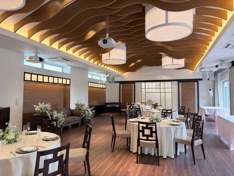 参加者の多くが親族や年配者であっても、落ち着いて開催できる披露宴会場でした。