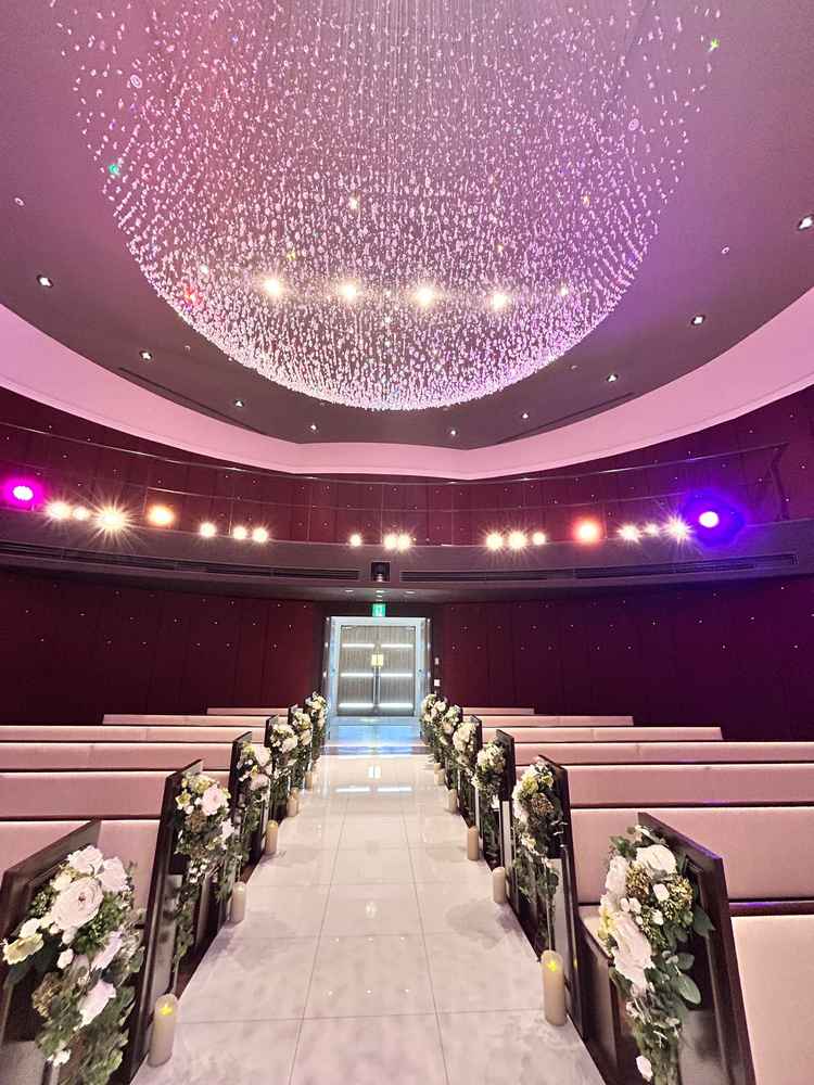 上品なクリスタルが輝いて、ロマンチックでした。