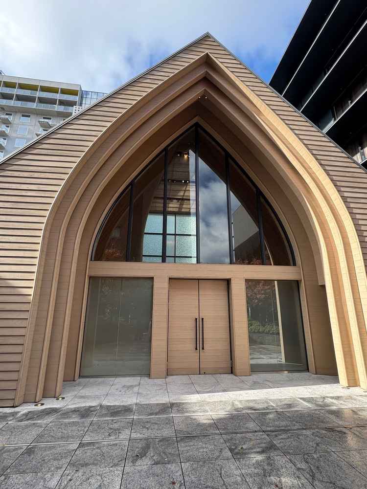 チャペルの外観綺麗で外にあるのがいいなと思いました