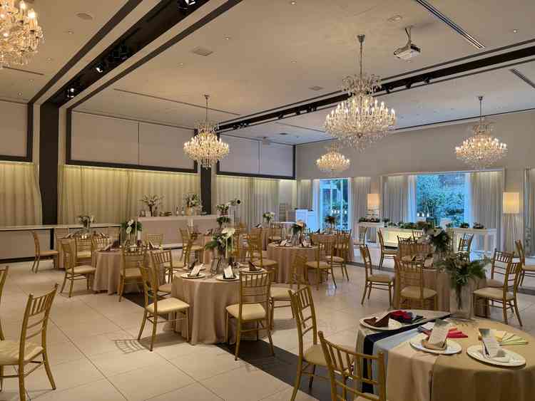 披露宴会場は日当たりがよくとても素敵です