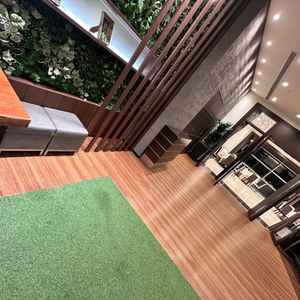 芝のあるエリアとお食事をするエリアとの間には少し距離があります。