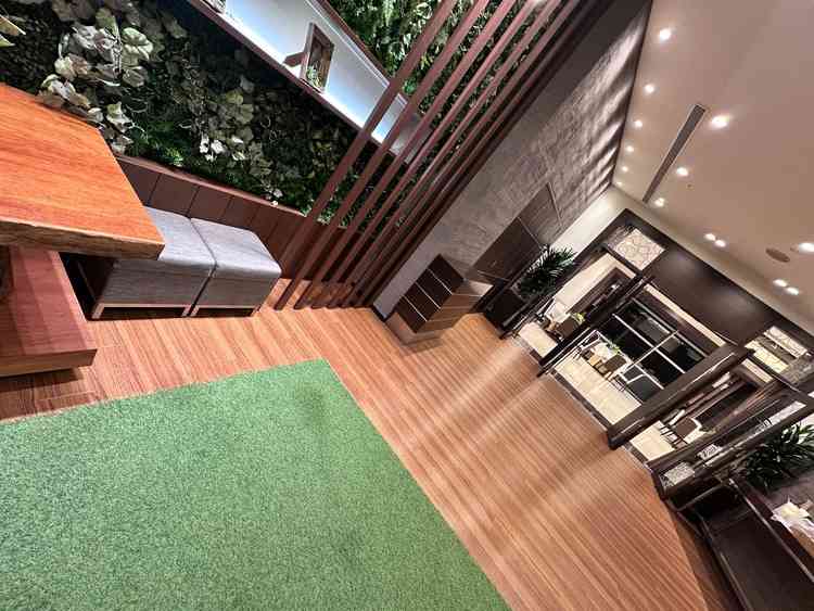 芝のあるエリアとお食事をするエリアとの間には少し距離があります。