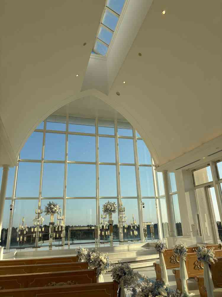 1月、15:30頃の晴天時の天空のチャペル。