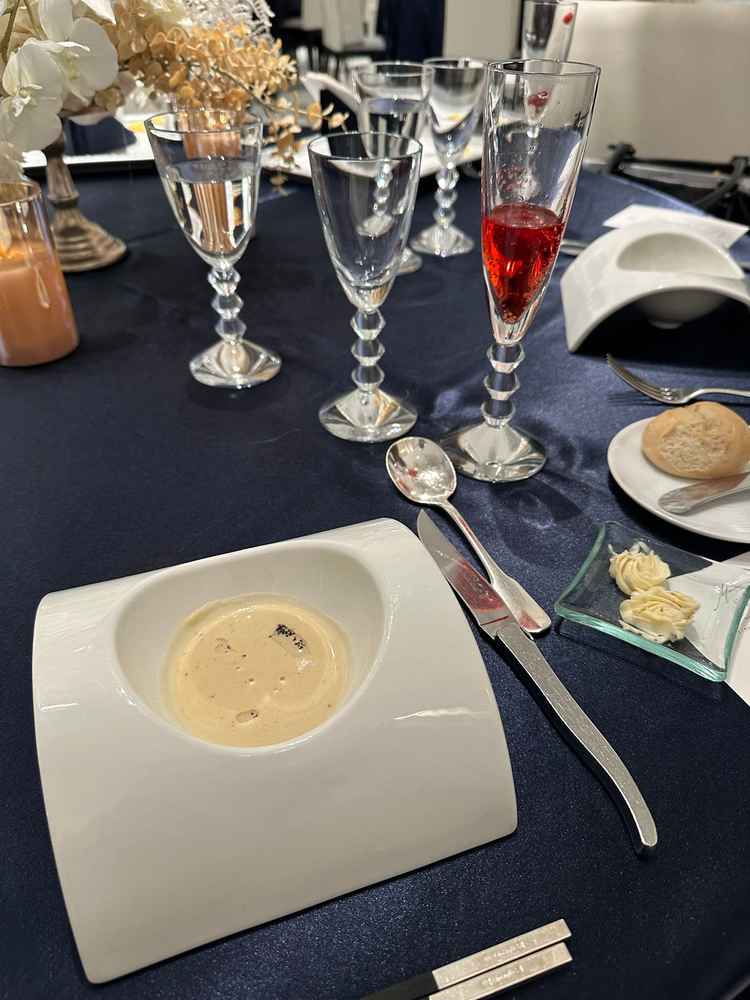 料理はどれも美味しかったが特にさつまいものポタージュが本当に好みだった。