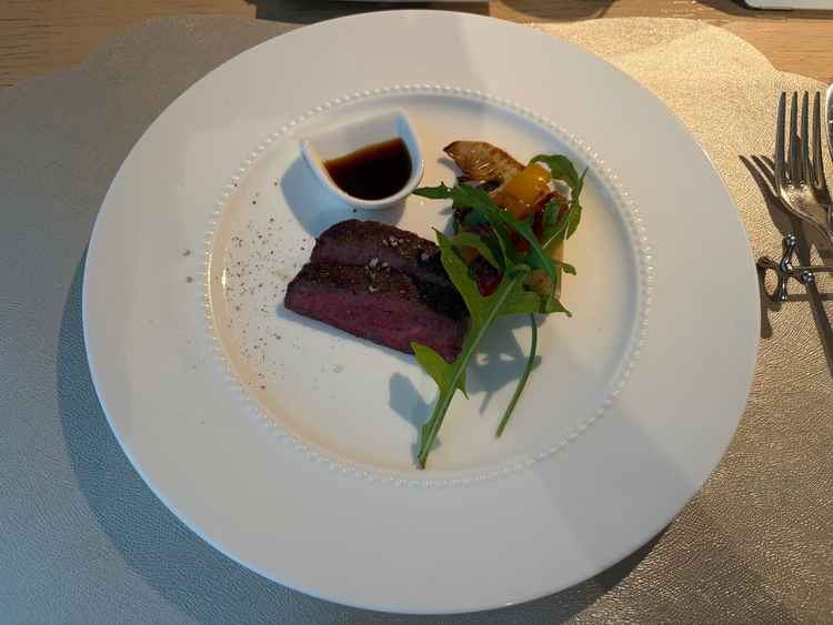 前菜、スープ、メイン、デザートを試食。おいしかったです。