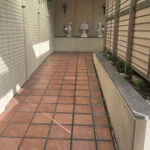 全ての会場がバリアフリーで、チャペルの階段横にもスロープがありました。