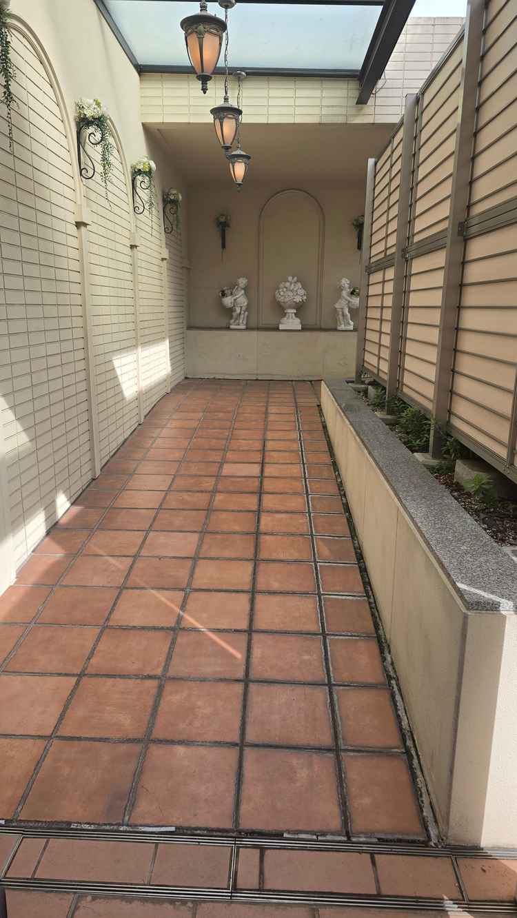 全ての会場がバリアフリーで、チャペルの階段横にもスロープがありました。