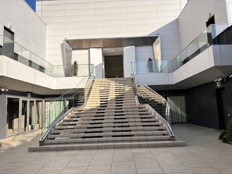 式場からの大階段