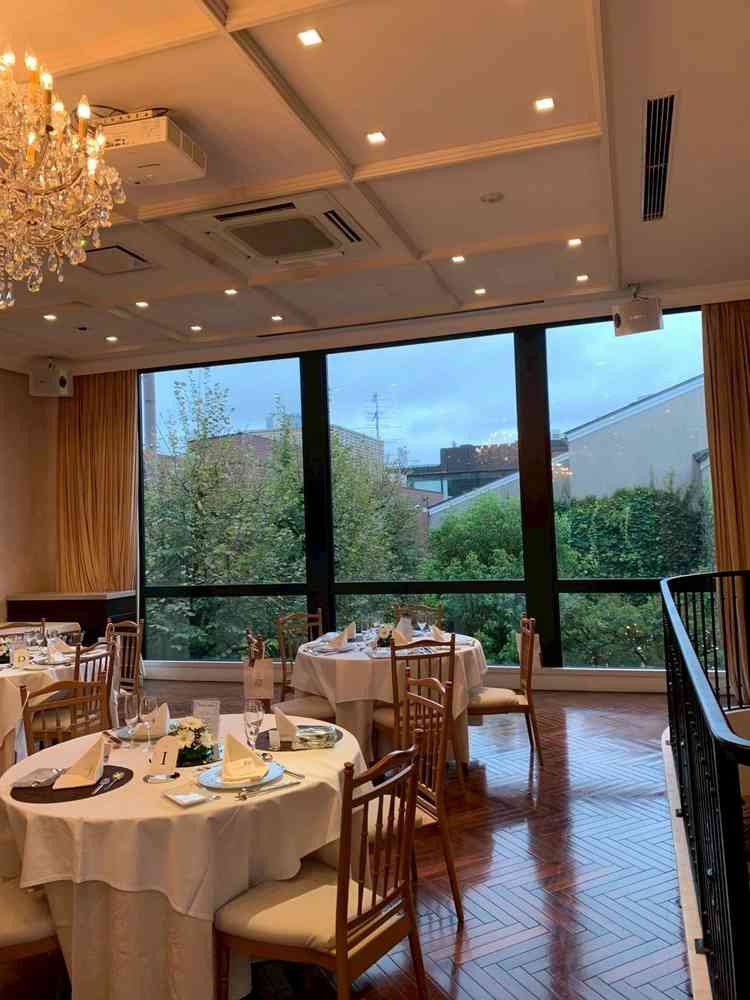 披露宴会場。40人程度の規模でちょうど良い大きさ