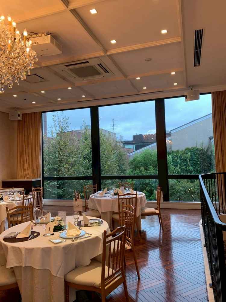 披露宴会場。40人程度の規模でちょうど良い大きさ