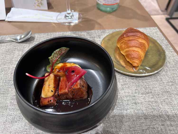 見学時の料理の写真です。