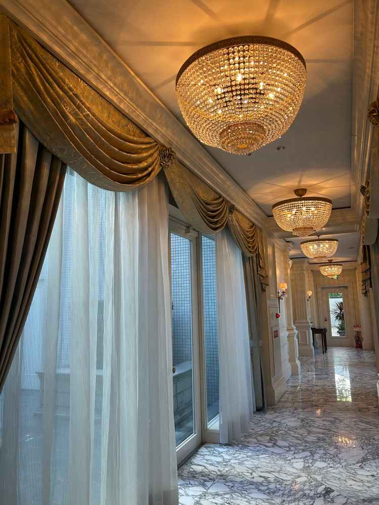 チャペルまでの道