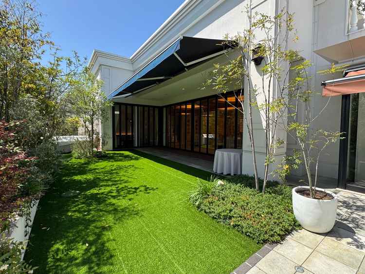 会場から繋がっている開放感のあるガーデンでした。屋根もあり天候に左右されず使用できるのも魅力的でした