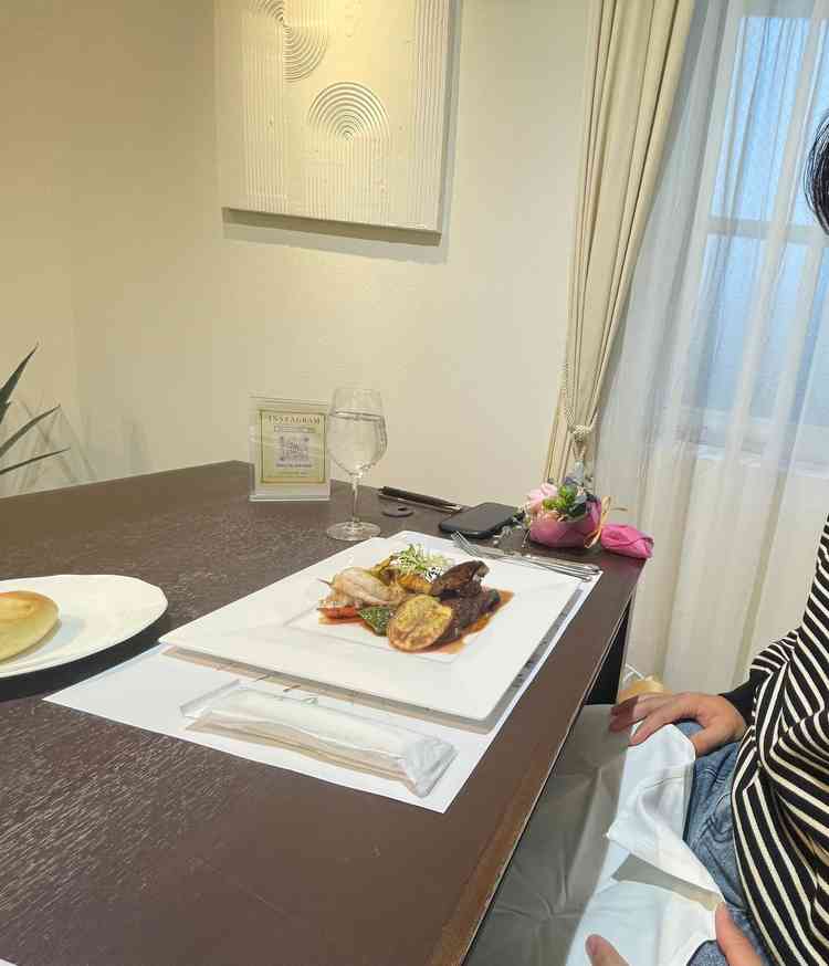 フェア参加者が多くいたので、説明を聞いたテーブルで一斉にいただきました。