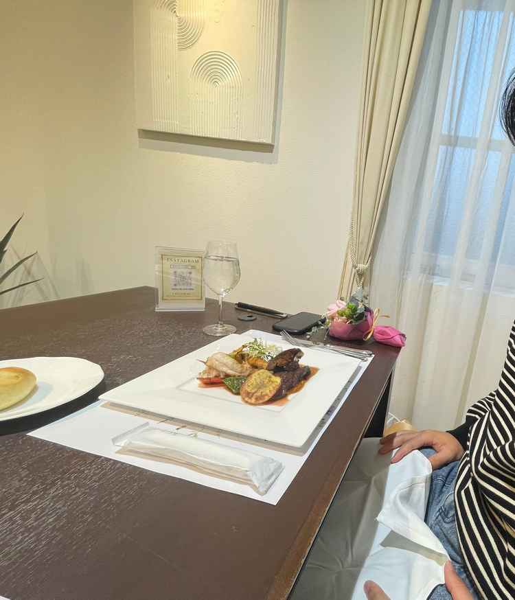 フェア参加者が多くいたので、説明を聞いたテーブルで一斉にいただきました。