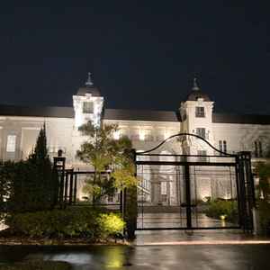 夜でも圧倒的な存在感。昼とは一味違った良さを感じた。