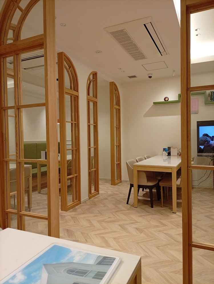 説明を受ける部屋は半個室でプライバシーが守られている。