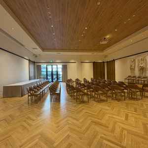 披露宴会場の写真。どこもかなりシンプルだった印象。