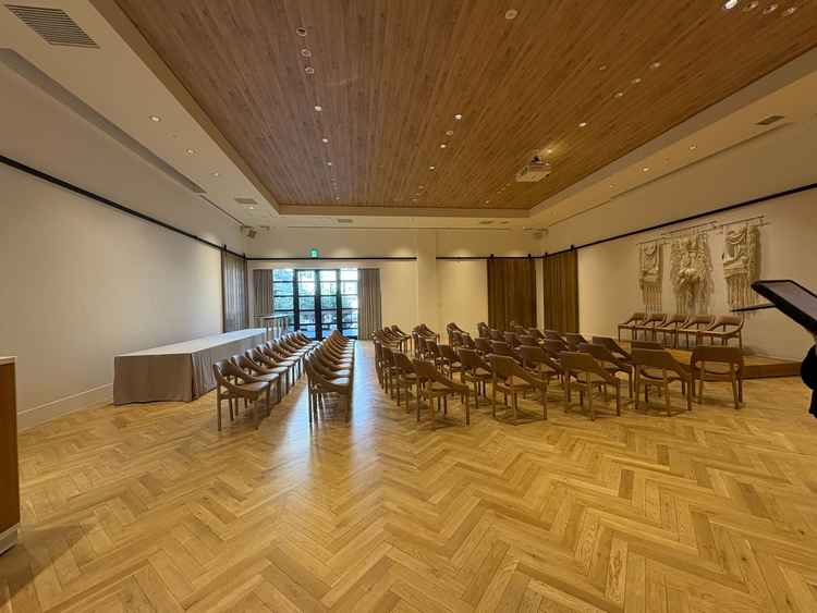 披露宴会場の写真。どこもかなりシンプルだった印象。