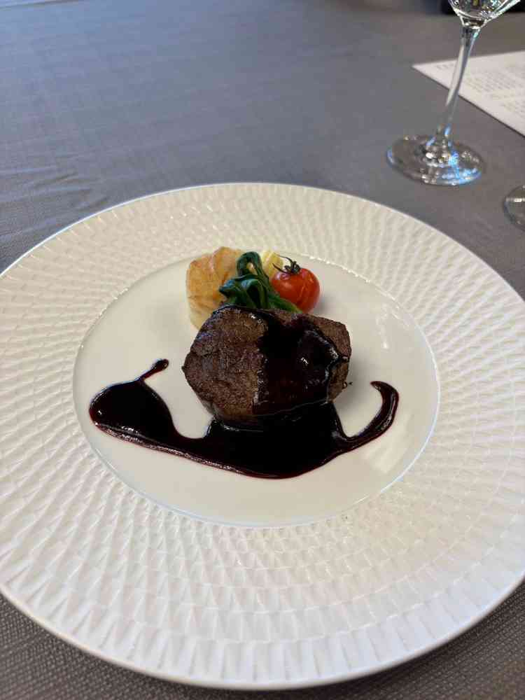 お肉を試食させて頂いたが、国産牛で質も良くとても美味しかったです。