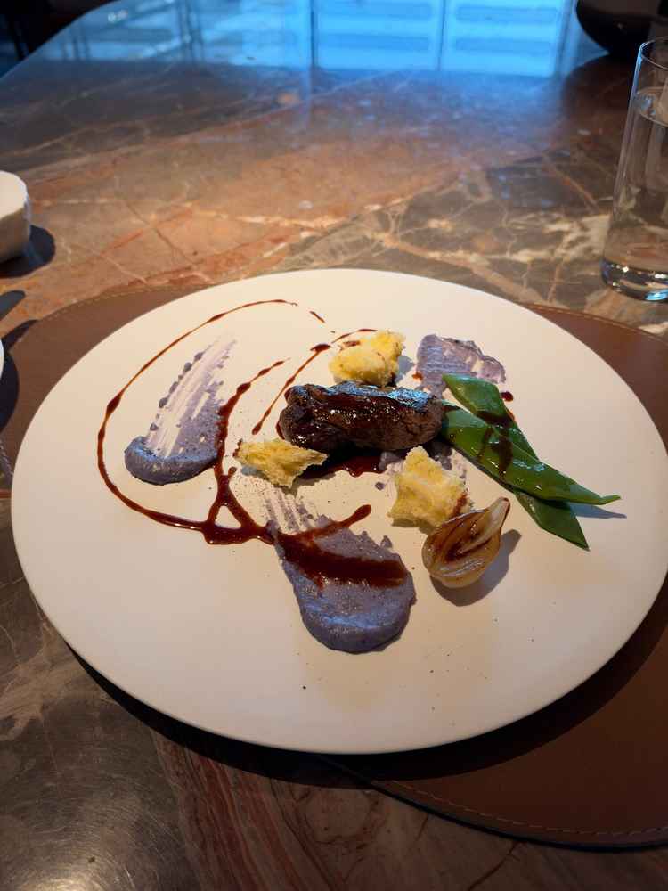 メインのステーキ。
