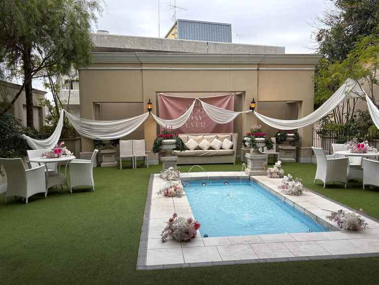 披露宴会場のガーデンスペースです。フェアではバルーンを飛ばす演出を体験させていただきました。