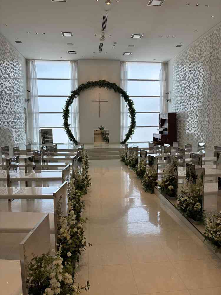 チャペル。白ベースでとても綺麗でした。色を取り入れることもできるのが魅力的